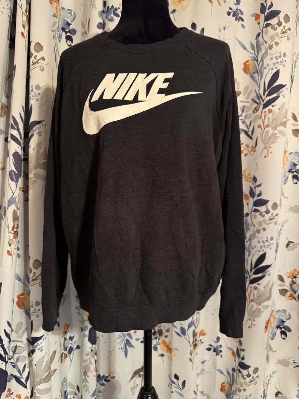 Nike Black Crewneck Sweatshirt with White Logo Size XL B12